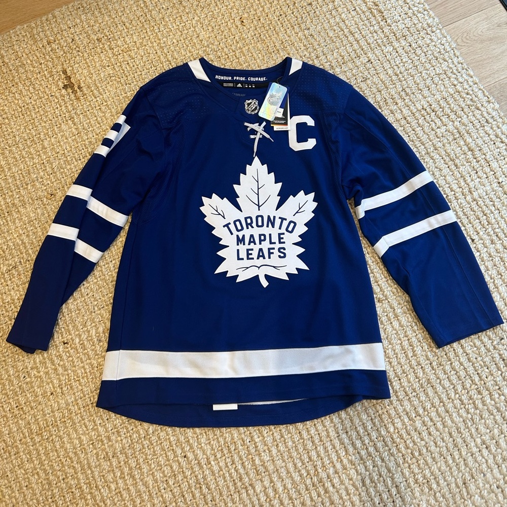 Brand new leafs jersey. #91 Tavares